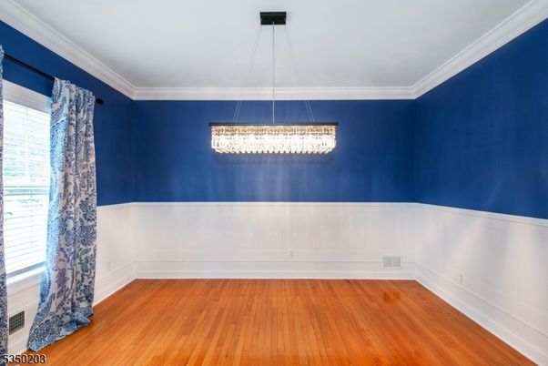 Empty room, Interior, Pendant Lights, Wood Texture Flooring
