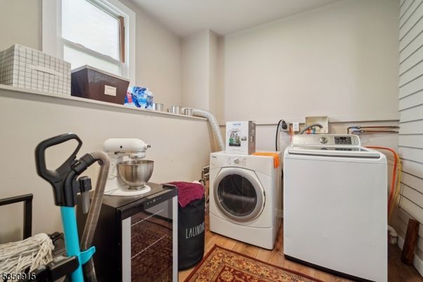 Interior, Washer, Wood Texture Flooring