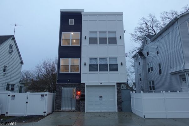 Attached, Exterior, Facade, Rowhouse