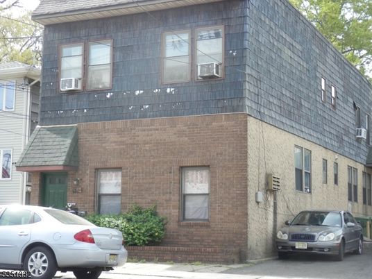 Exterior, Facade, Brick Facade, Rowhouse