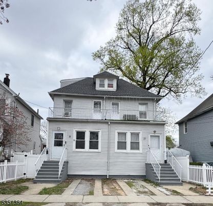 Attached, Exterior, Facade, American Foursquare