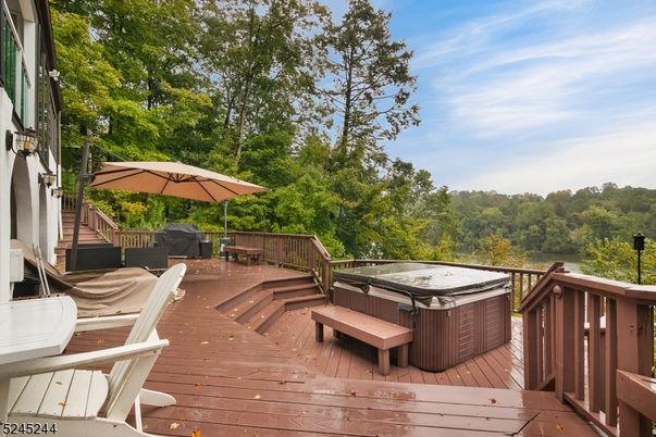 Exterior, Hot Tub