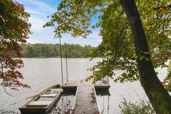 Exterior, Lake