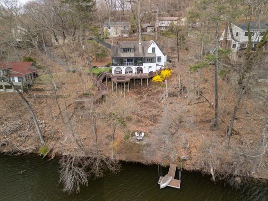 Exterior, Lake