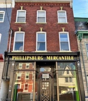 Exterior, Facade, Brick Facade, Rowhouse