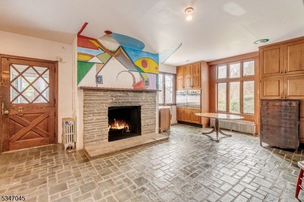 Fireplace, Interior, Kitchen, Recessed Lighting