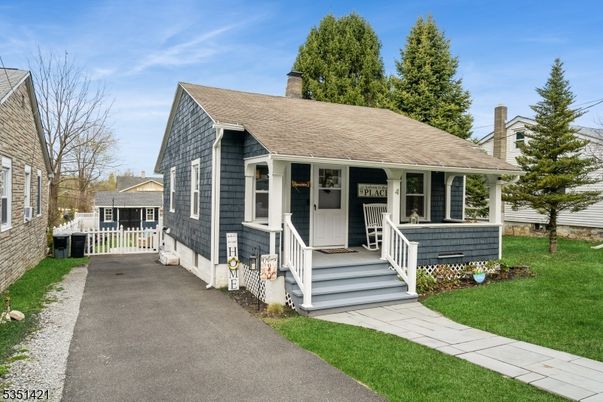 Backyard, Exterior, Facade, Cape Cod