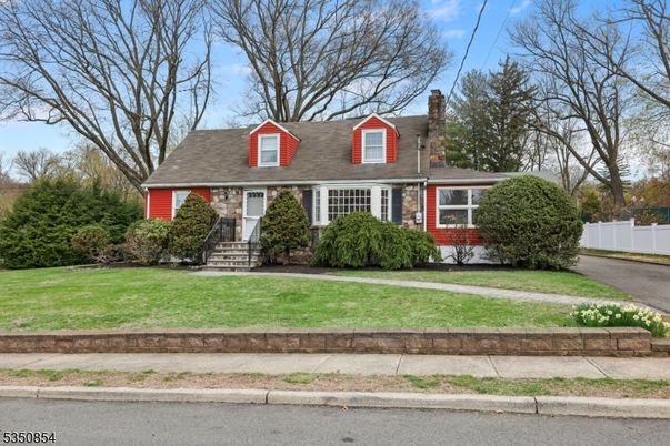 Exterior, Facade, Cape Cod