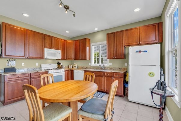 Dining room, Interior, Kitchen, Recessed Lighting