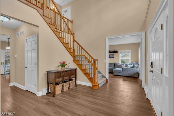 Interior, Pendant Lights, Wood Texture Flooring