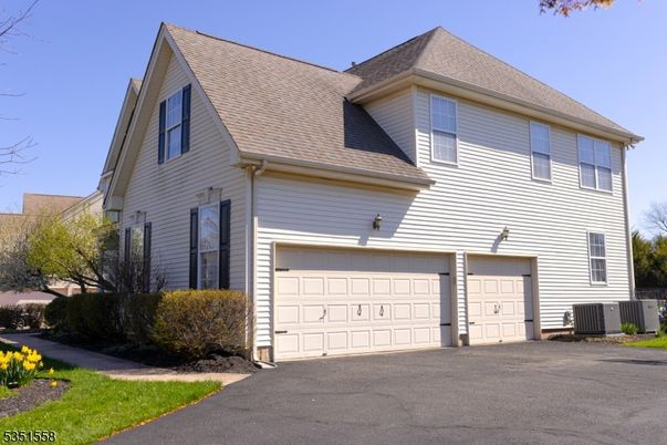 Attached, Exterior, Facade, Farmhouse