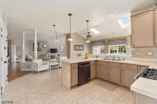 Dining room, Interior, Kitchen, Living room, Pendant Lights, Recessed Lighting, Wood Texture Flooring