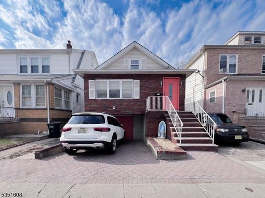 Exterior, Facade, Brick Facade, Rowhouse