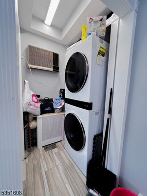 Interior, Utility Closets, Washer, Wood Texture Flooring