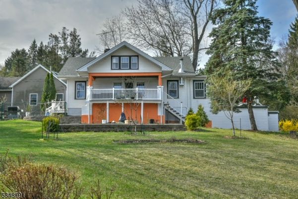 Backyard, Exterior, Facade, Ranch