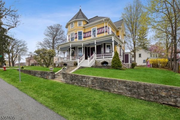 Backyard, Exterior, Facade, Queen Anne Victorian