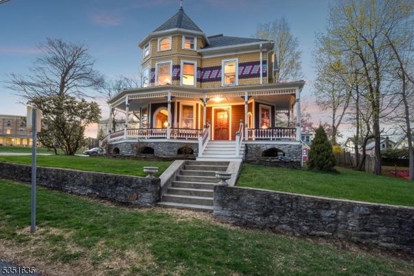 Backyard, Exterior, Facade, Queen Anne Victorian