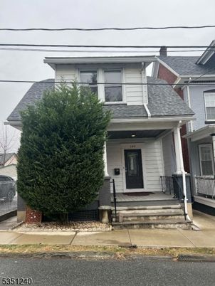 Exterior, Facade, American Foursquare