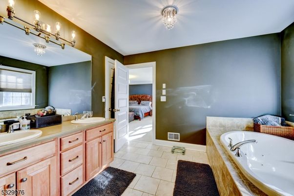 Bathroom, Bedroom, Dual Sink Vanities, Interior