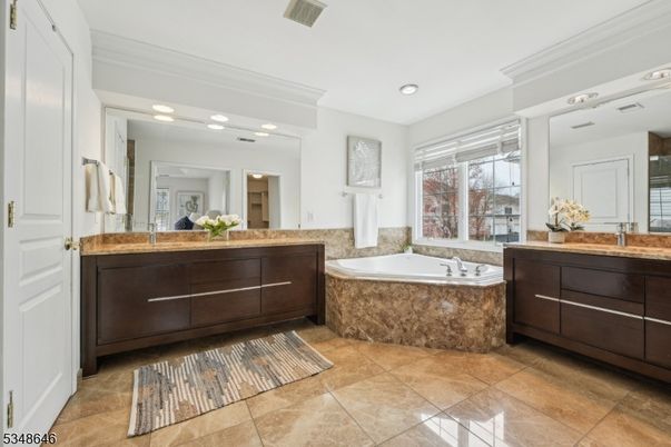 Bathroom, Dual Sink Vanities, Interior, Recessed Lighting