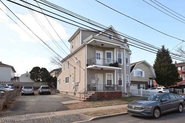 Exterior, Facade, Queen Anne Victorian