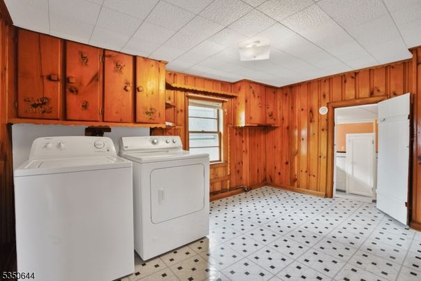 Interior, Washer, Wooden Walls