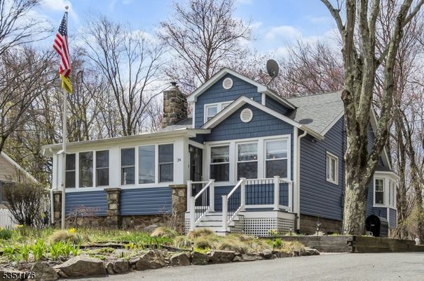 Exterior, Facade, Queen Anne Victorian