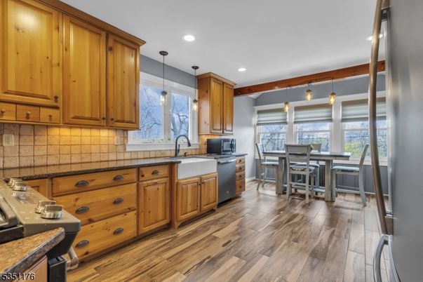 Dining room, Interior, Kitchen, Pendant Lights, Recessed Lighting, Tile Countertops, Wood Texture Flooring