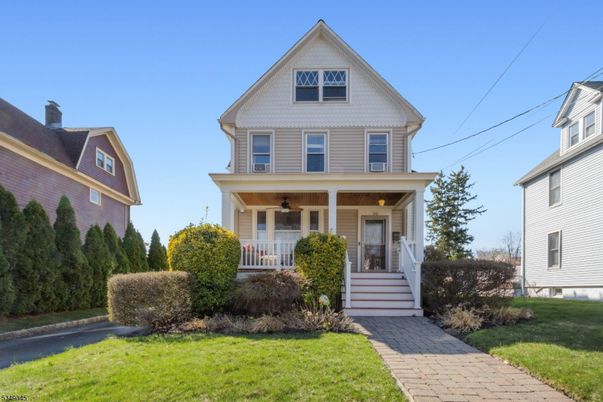 Exterior, Facade, Queen Anne Victorian