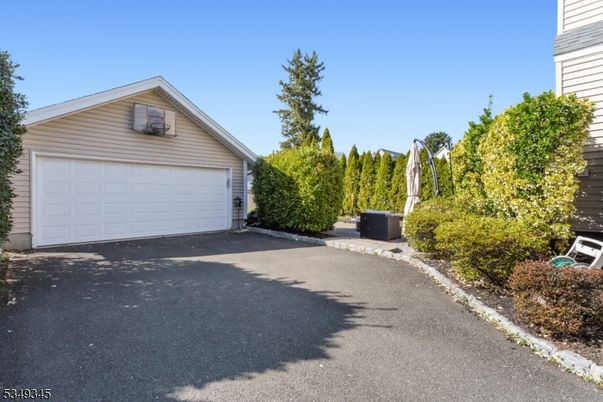Detached Garage, Exterior