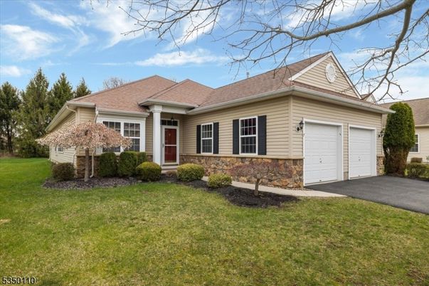 Attached, Exterior, Facade, Cape Cod