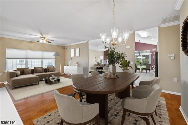 Chandelier, Dining room, Interior, Living room, Pendant Lights, Wood Texture Flooring