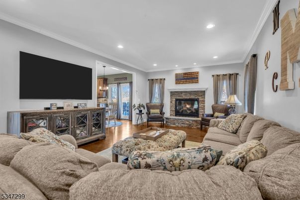 Fireplace, Interior, Living room, Pendant Lights, Recessed Lighting, Wood Texture Flooring