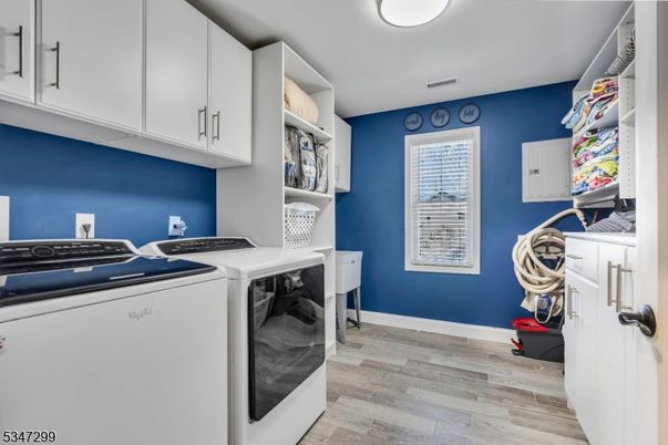 Interior, Washer, Wood Texture Flooring