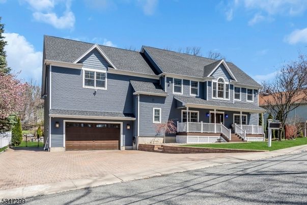 Attached, Exterior, Facade, Farmhouse