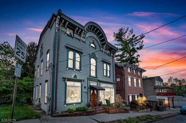Exterior, Facade, Brick Facade, Rowhouse