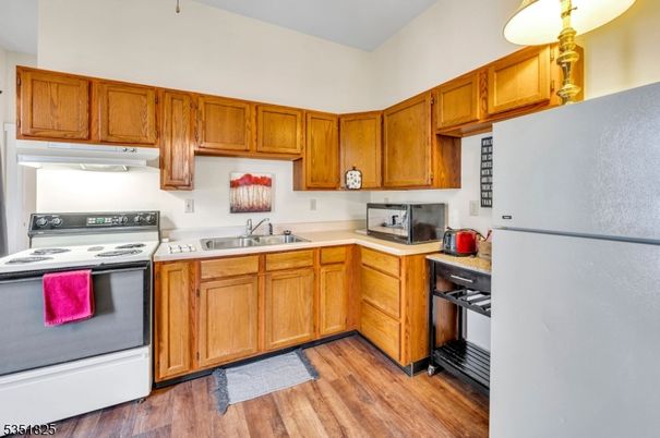 Interior, Kitchen, Wood Texture Flooring