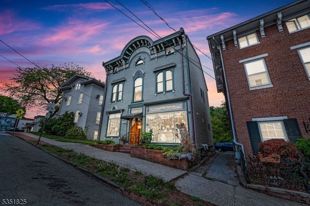 Exterior, Facade, Brick Facade, Rowhouse