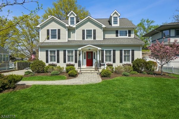 Exterior, Facade, Cape Cod