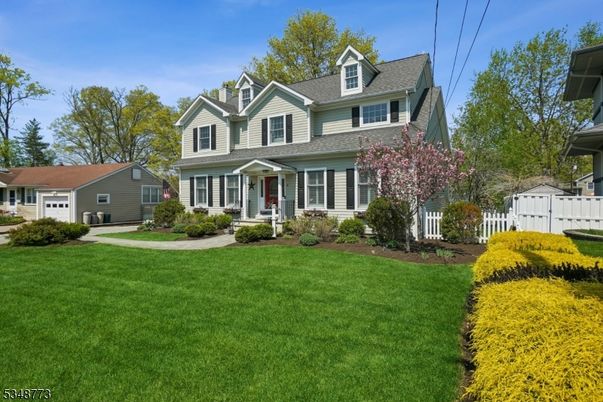 Exterior, Facade, Cape Cod