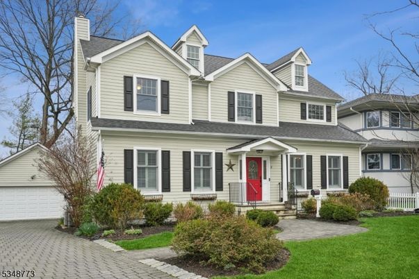 Exterior, Facade, Farmhouse