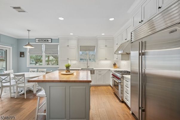 Dining room, Interior, Kitchen, Pendant Lights, Recessed Lighting, Stainless Steel Appliances, Wood Texture Flooring