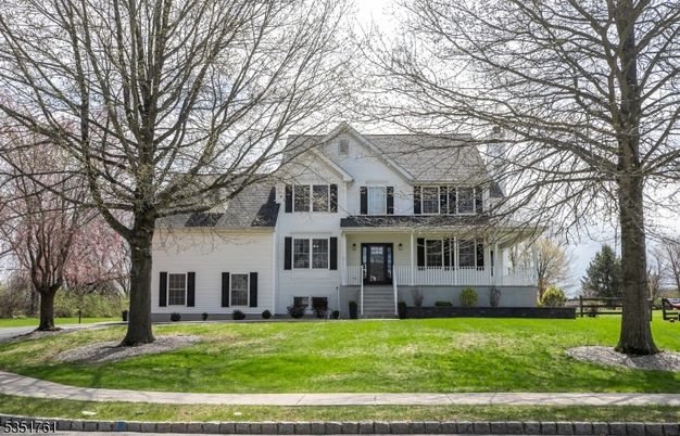 Exterior, Facade, Farmhouse