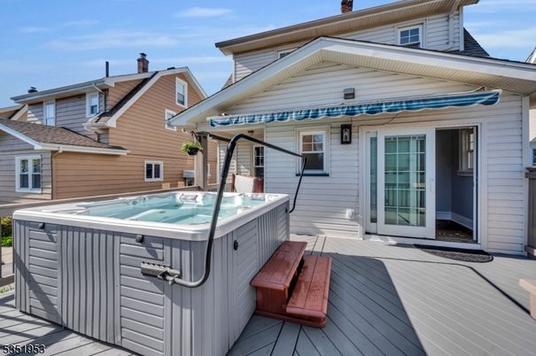 Exterior, Hot Tub
