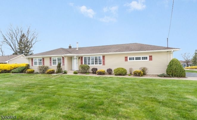 Backyard, Exterior, Facade, Ranch