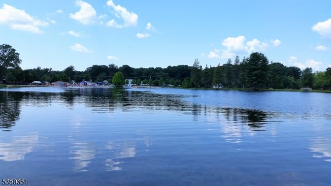 Exterior, Lake