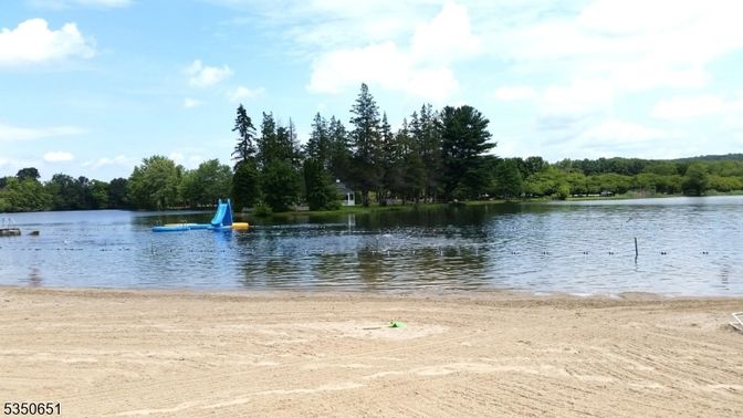 Exterior, Lake