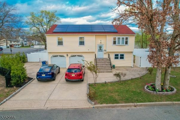 Attached, Exterior, Facade, Solar Panels, Raised Ranch