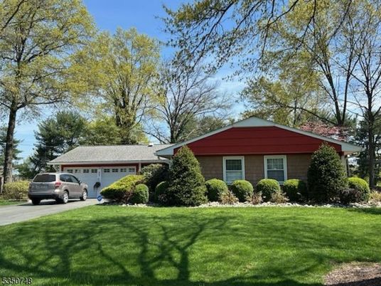 Attached, Exterior, Facade, Ranch