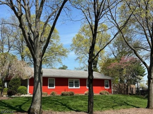 Exterior, Facade, Ranch